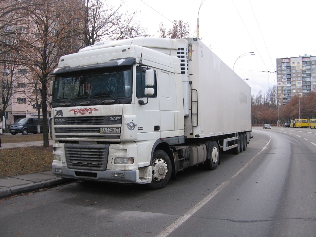 Киев, № АА 7528 КТ — DAF XF95 FT