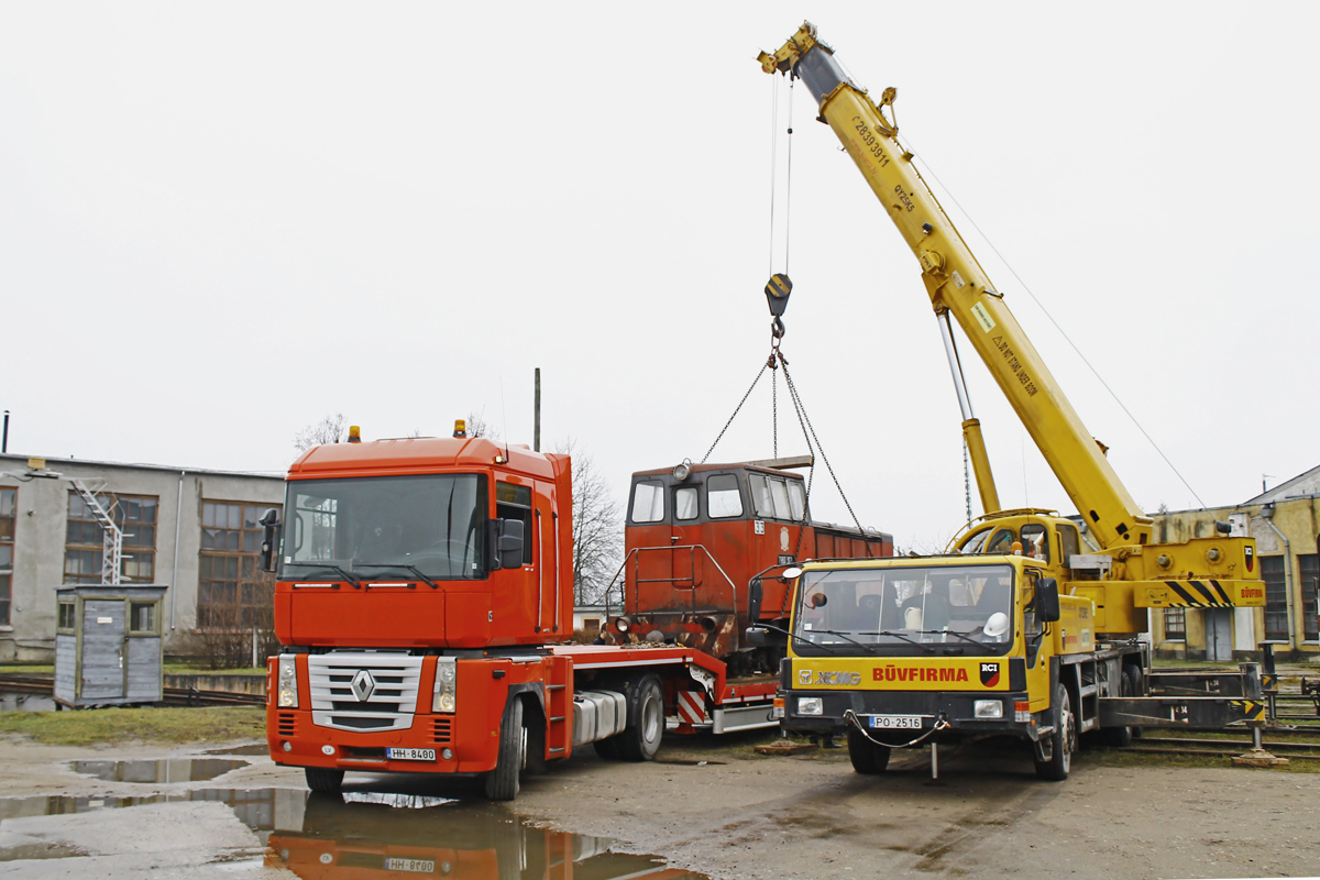 Латвия, № HH-8400 — Renault Magnum ('2005); Латвия, № PO-2516 — XCMG (общая модель)