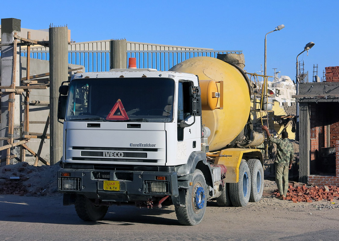 Египет, № H 8037 — IVECO EuroTrakker