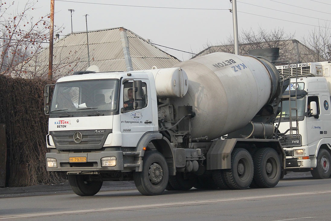 Алматы, № H 716707 — Mercedes-Benz Axor 3028