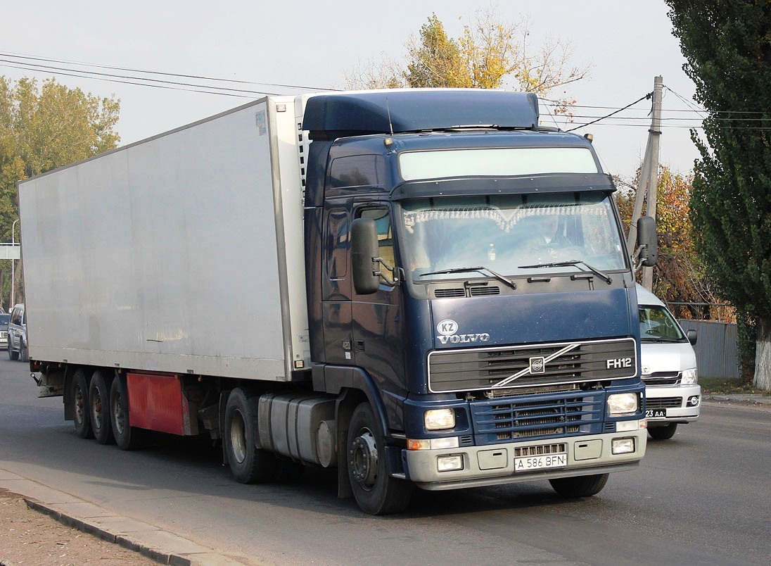 Алматы, № A 586 BFN — Volvo ('1993) FH12.420