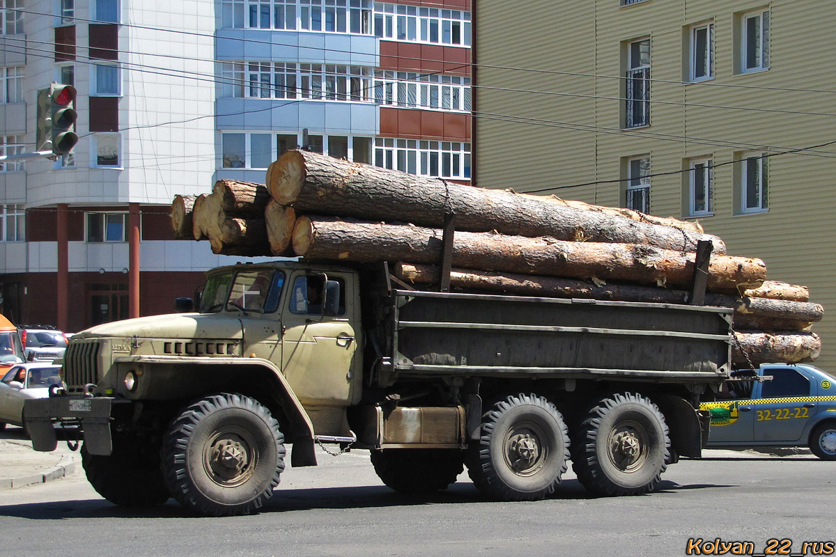 Алтайский край, № М 174 ОМ 22 — Урал-5557