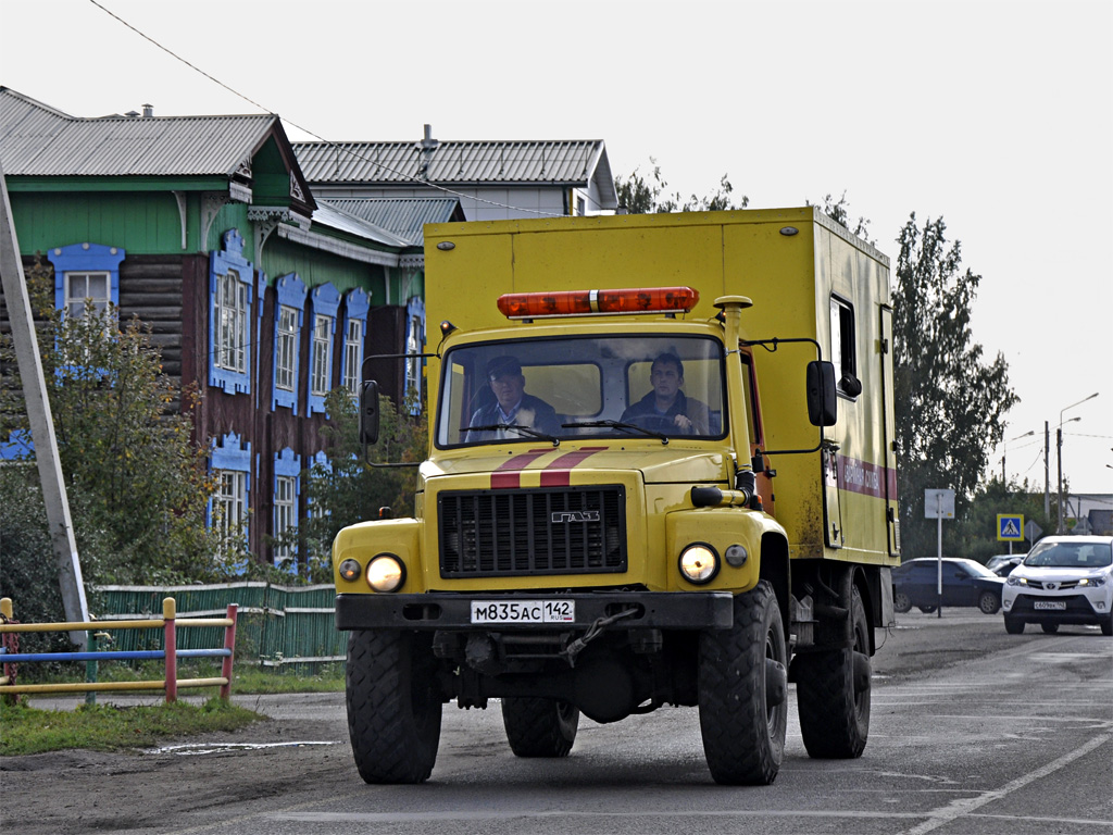 Кемеровская область, № М 835 АС 142 — ГАЗ-33081 «Садко»