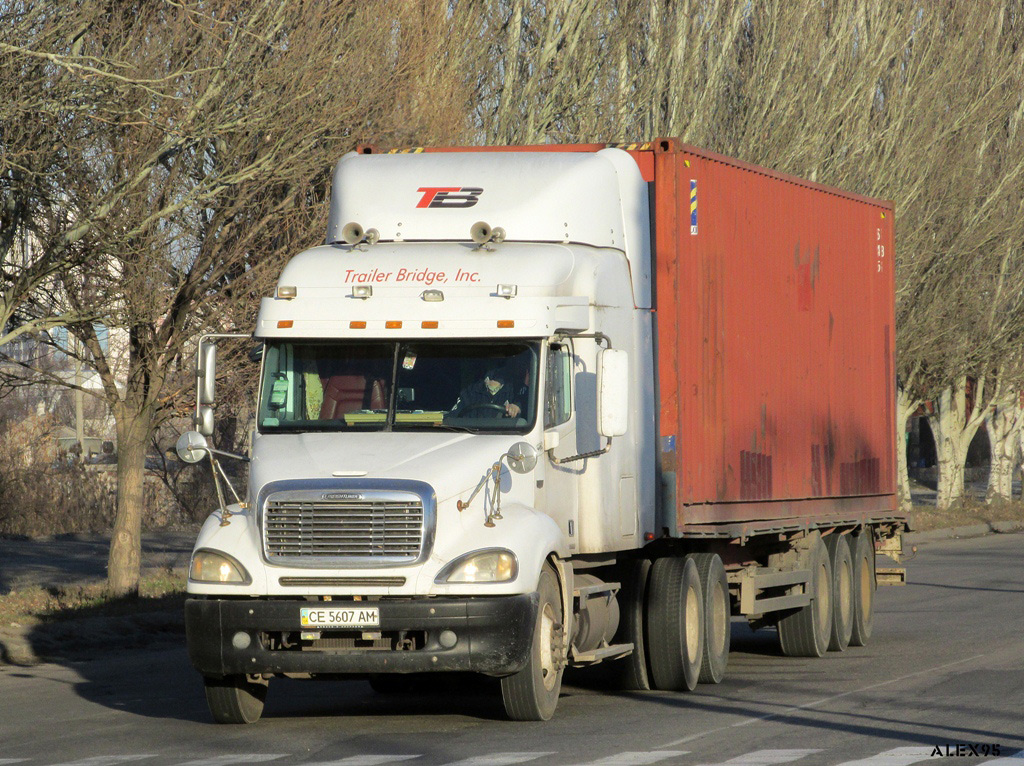 Черновицкая область, № СЕ 5607 АМ — Freightliner Columbia