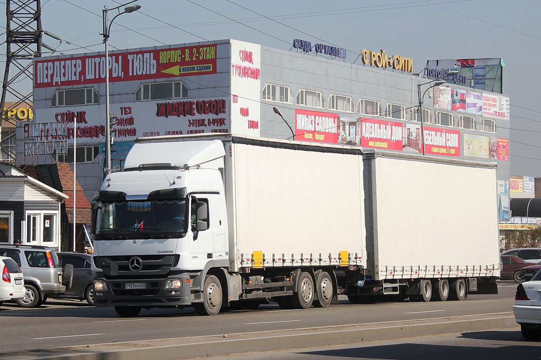 Алматы, № 923 AHA 02 — Mercedes-Benz Actros ('2009) 2541