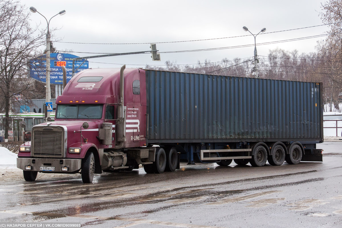 Новгородская область, № Е 535 ВО 53 — Freightliner FLD 132 Classic XL