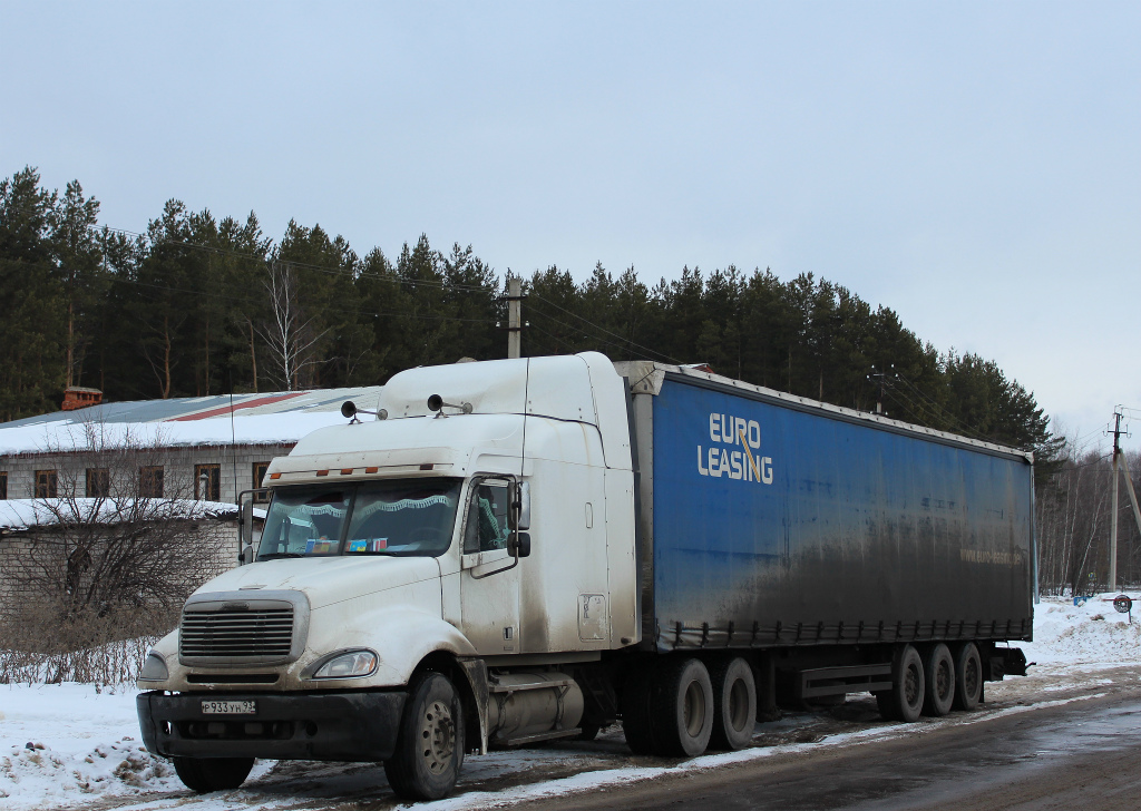 Краснодарский край, № Р 933 УН 93 — Freightliner Columbia