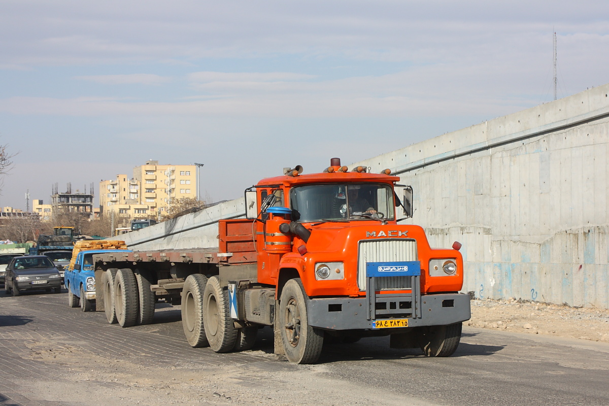 Иран, № 68 E 383 15 — Mack R-Series