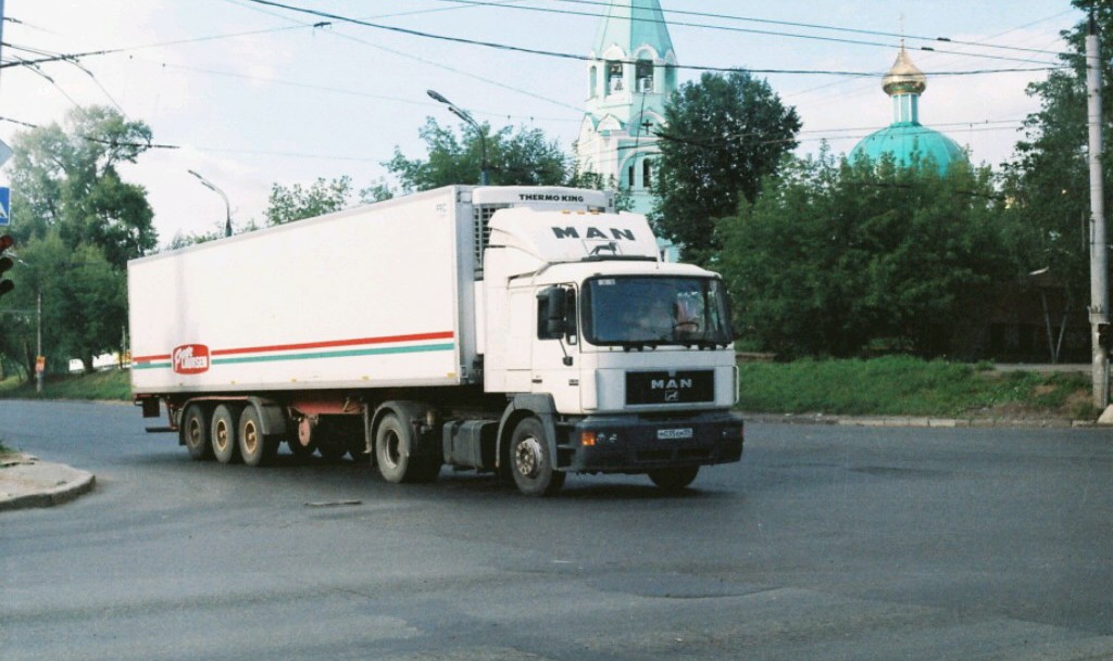 Пермский край, № М 035 КМ 59 — MAN F2000 18.403