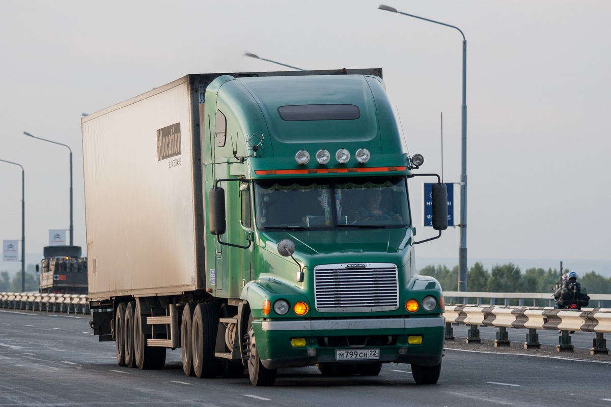 Алтайский край, № М 799 СН 22 — Freightliner Century Class