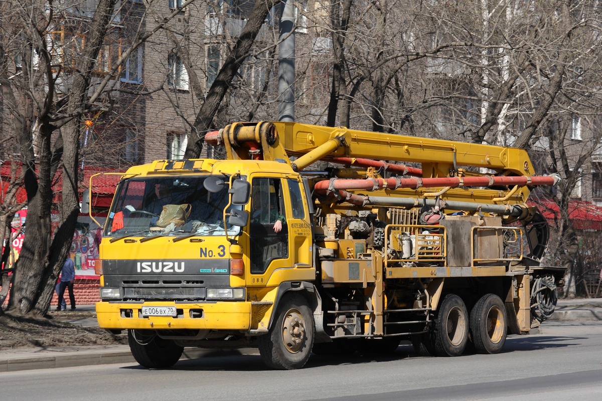 Томская область, № Е 006 ВХ 70 — Isuzu V340