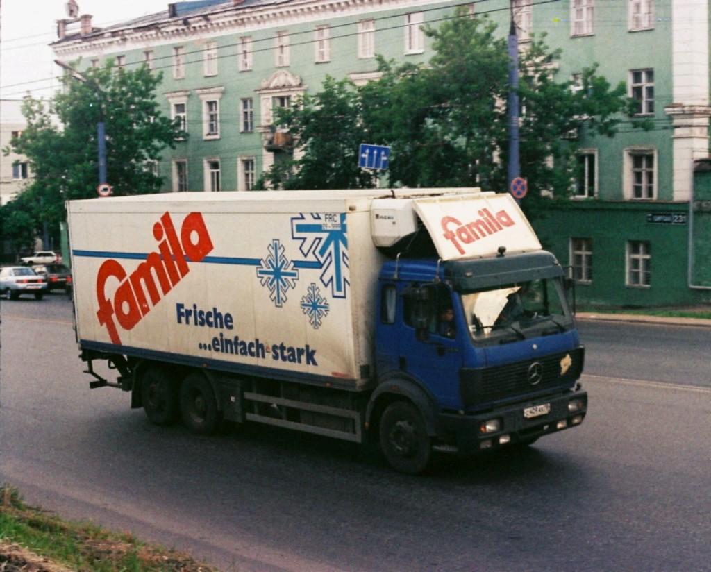 Удмуртия, № С 409 АК 18 — Mercedes-Benz SK (общ. мод.)