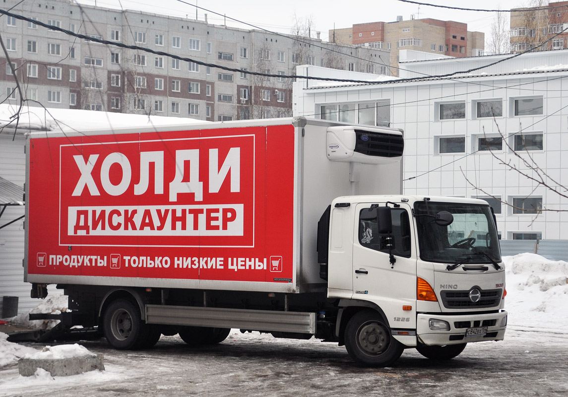 Новосибирская область, № С 842 ВХ 154 — Hino 500