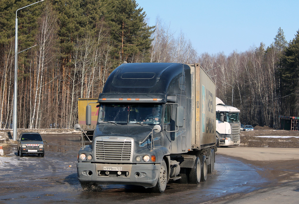 Краснодарский край, № Н 999 КО 123 — Freightliner Century Class