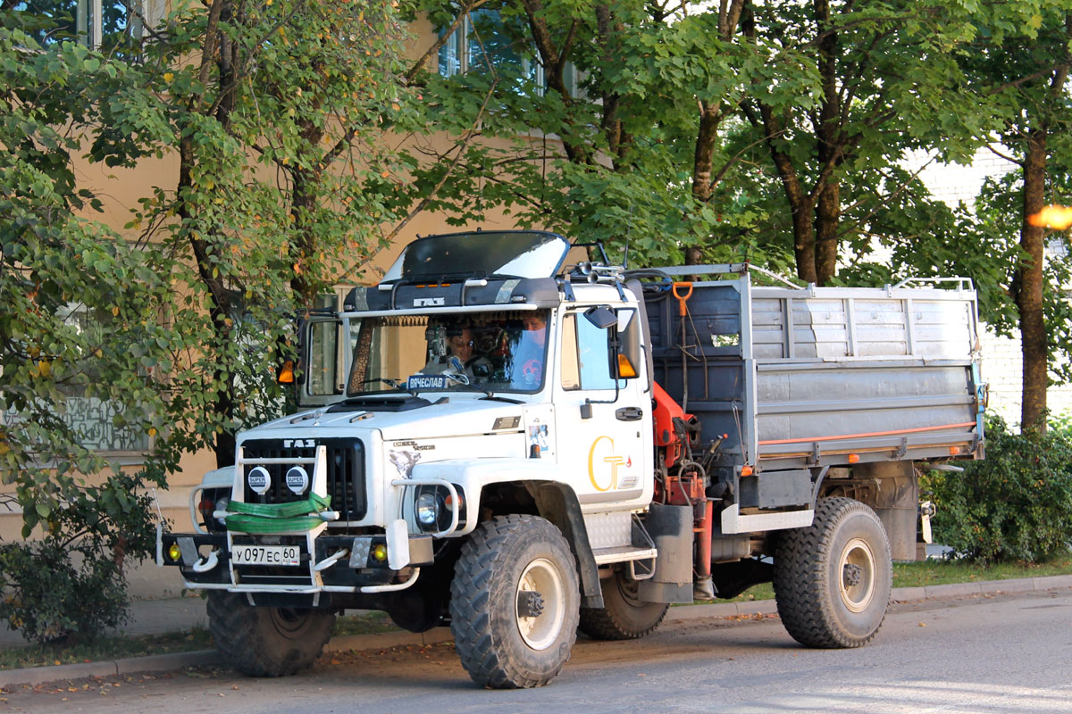 Псковская область, № У 097 ЕС 60 — ГАЗ-33081 «Садко»