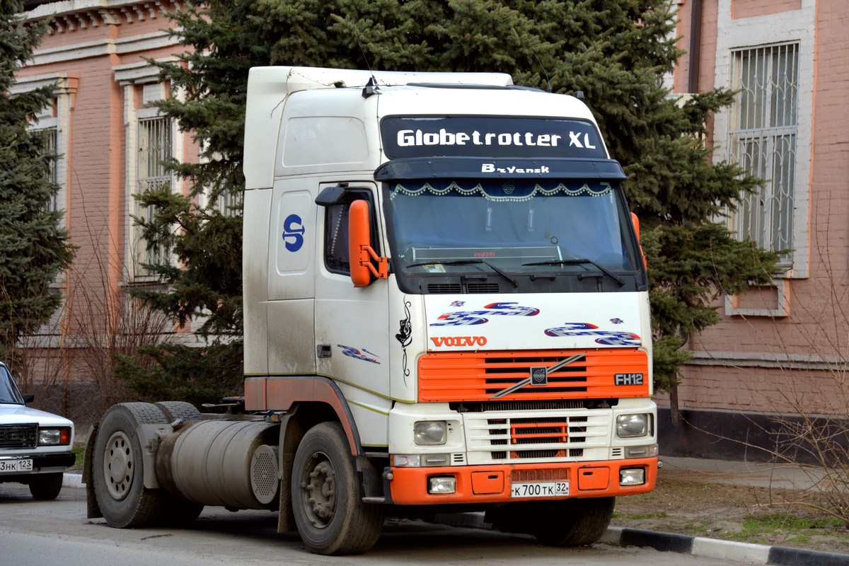 Брянская область, № К 700 ТК 32 — Volvo ('1993) FH-Series