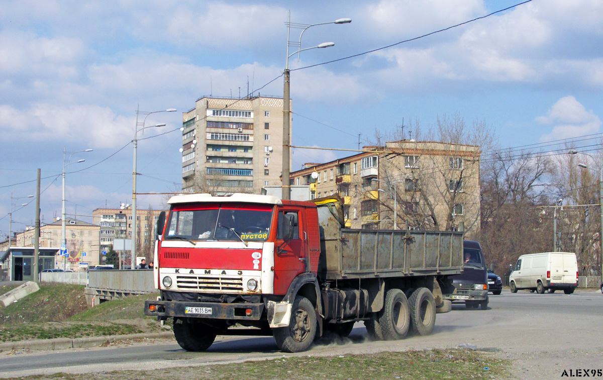 Днепропетровская область, № АЕ 9035 ВМ — КамАЗ-53212