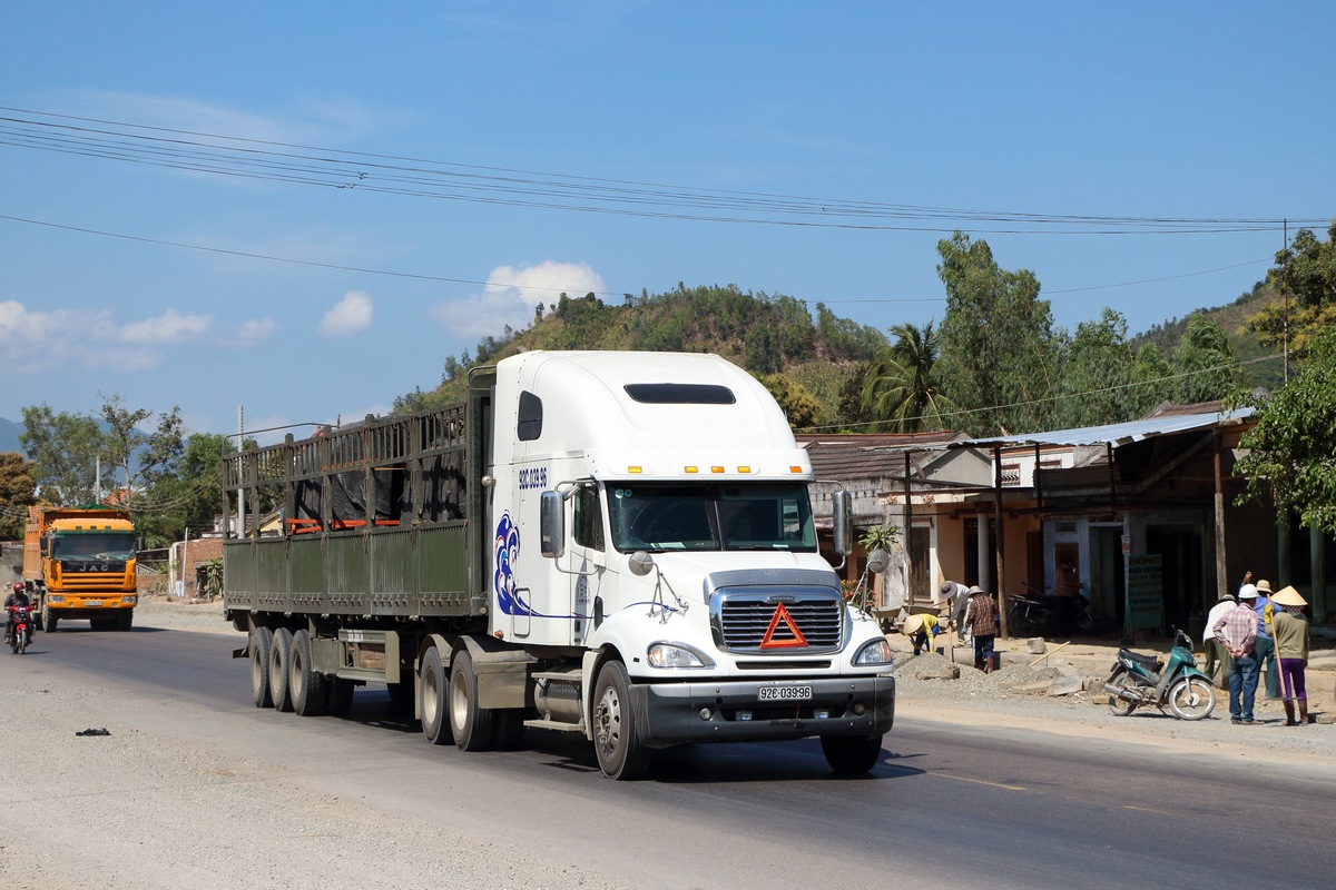 Вьетнам, № 92C-039.69 — Freightliner Columbia