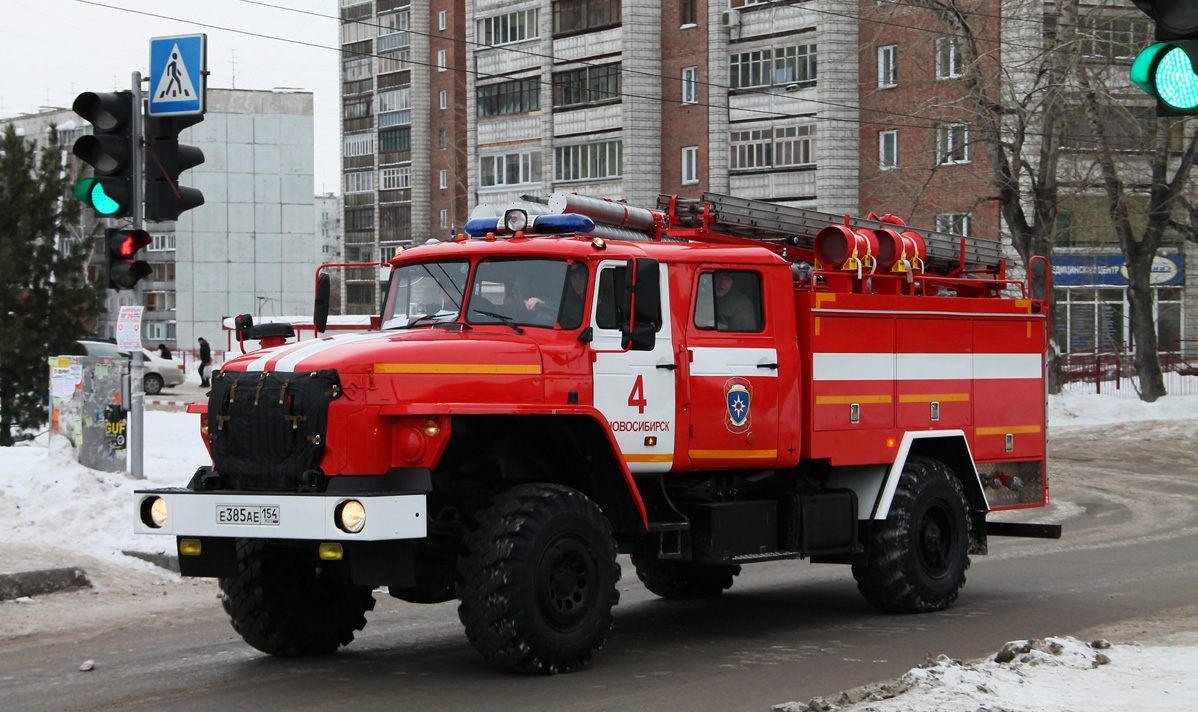 Новосибирская область, № Е 385 АЕ 154 — Урал-43206-71