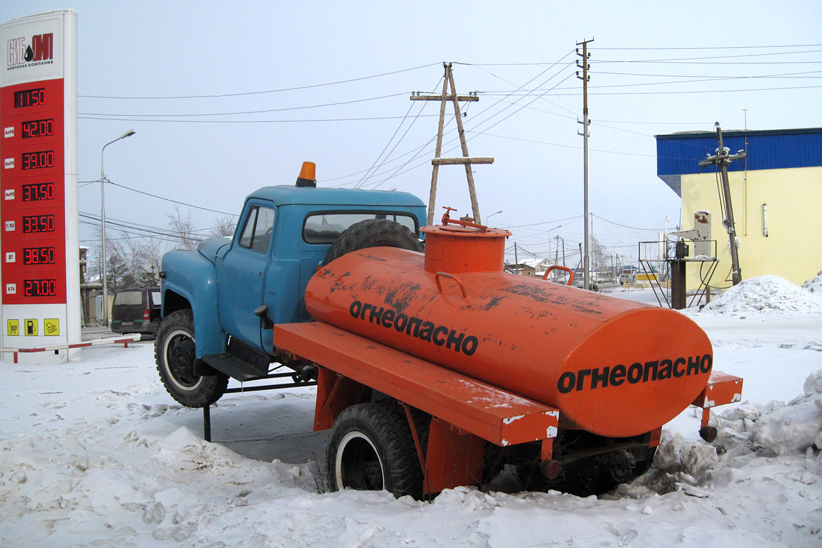 Саха (Якутия), № (14) Б/Н 0003 — ГАЗ-52-04; Саха (Якутия) — Автомобили на постаментах; Техника на постаментах, памятники (Саха (Якутия))