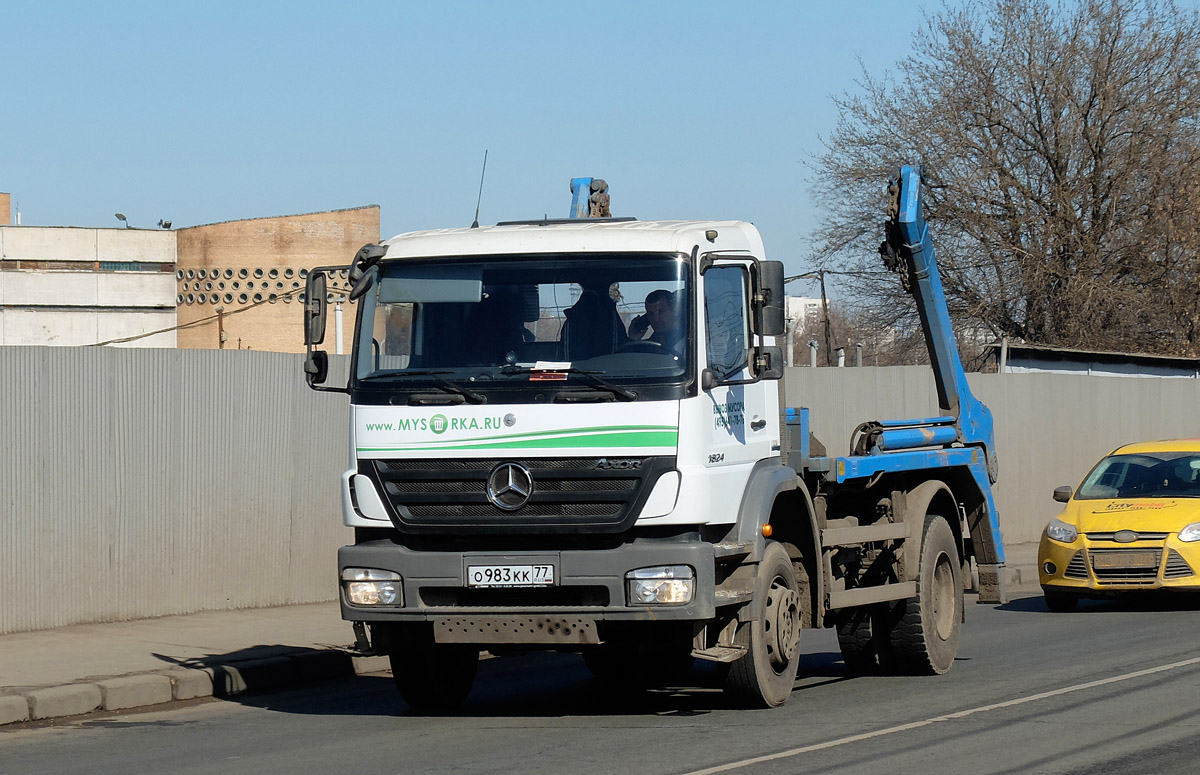 Москва, № О 983 КК 77 — Mercedes-Benz Axor 1824