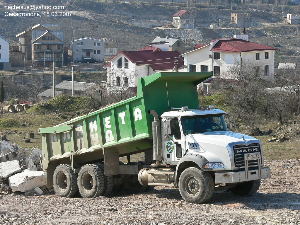 Киев, № АА 1811 ВС — Mack Granite