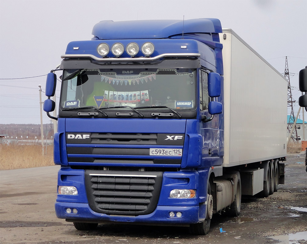 Приморский край, № С 593 ЕС 125 — DAF XF105 FT