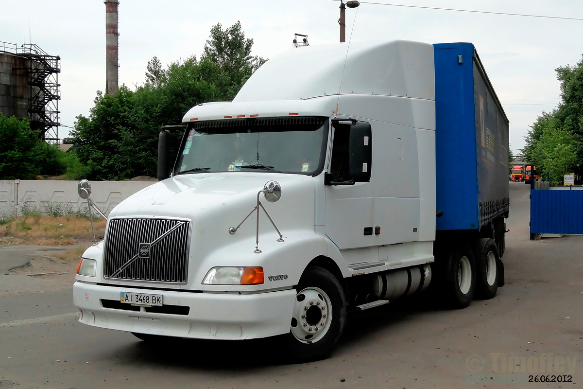 Киевская область, № АІ 3468 ВК — Volvo VNL660