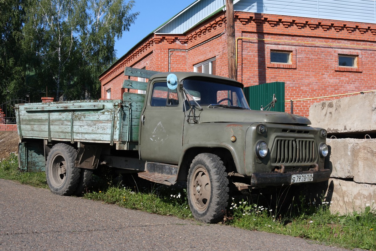 Томская область, № П 7928 ТО — ГАЗ-52-04