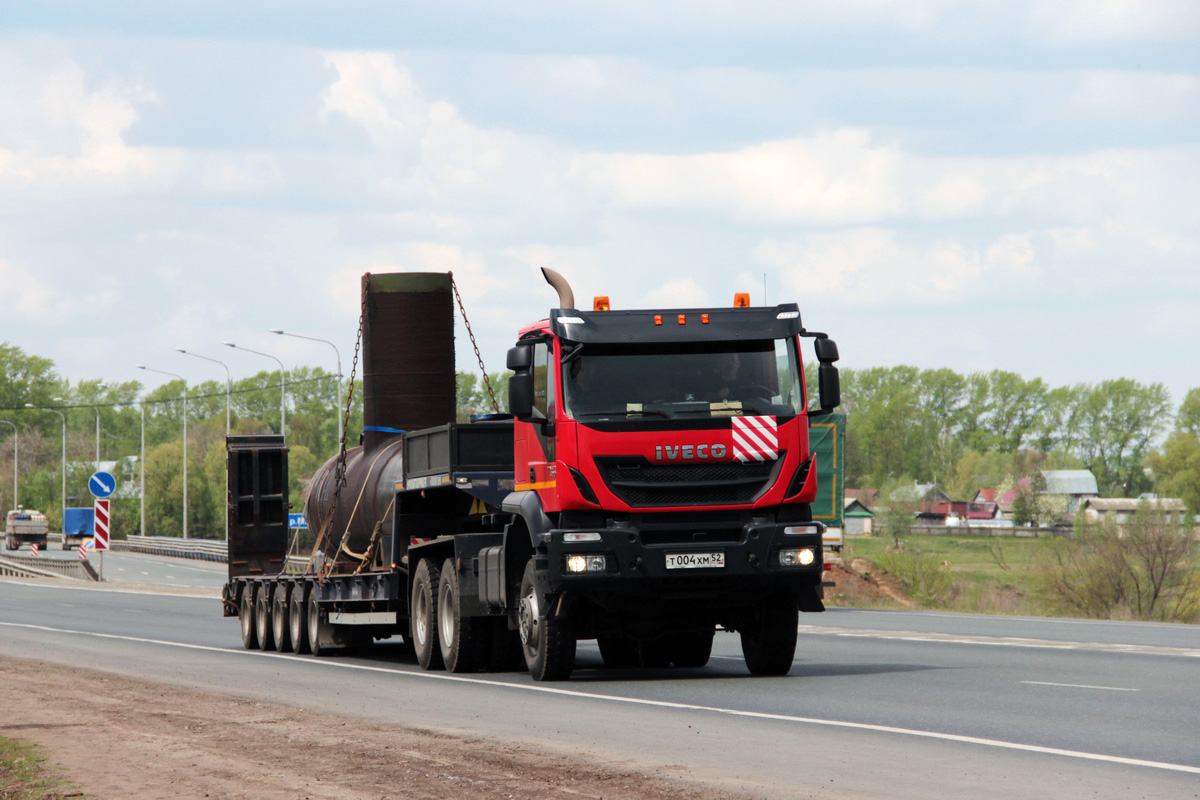 Нижегородская область, № Т 004 ХМ 52 — IVECO-AMT Trakker ('2013)