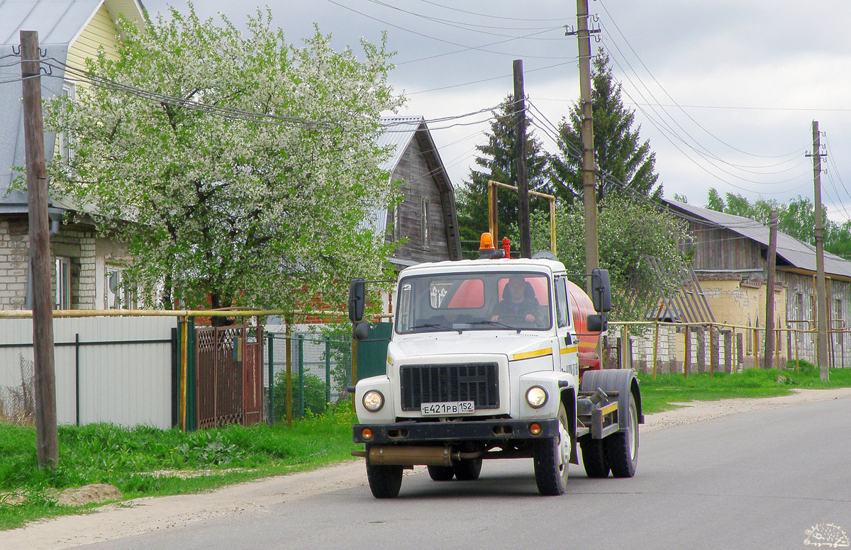 Нижегородская область, № Е 421 РВ 152 — ГАЗ-33073