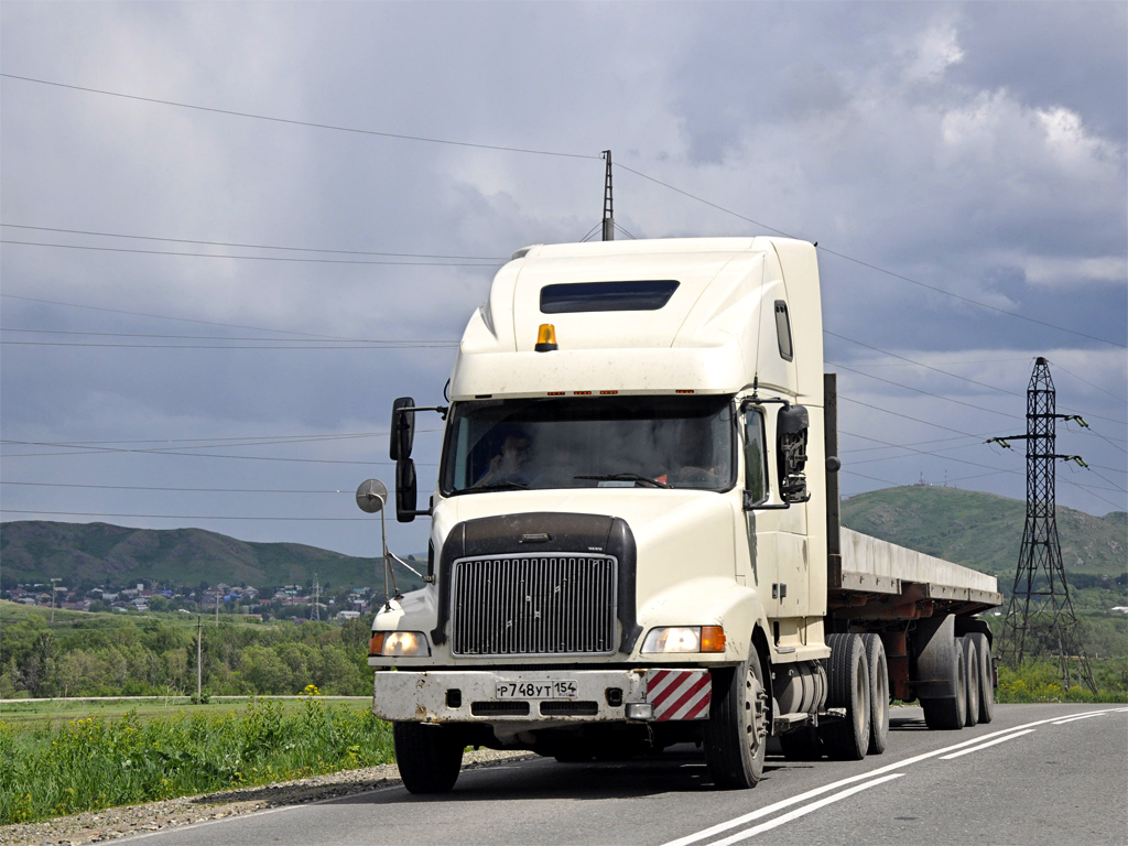 Новосибирская область, № Р 748 УТ 154 — Volvo VNL660