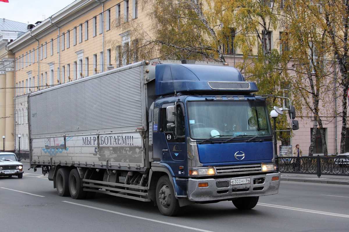 Новосибирская область, № Е 300 МУ 54 — Hino Profia