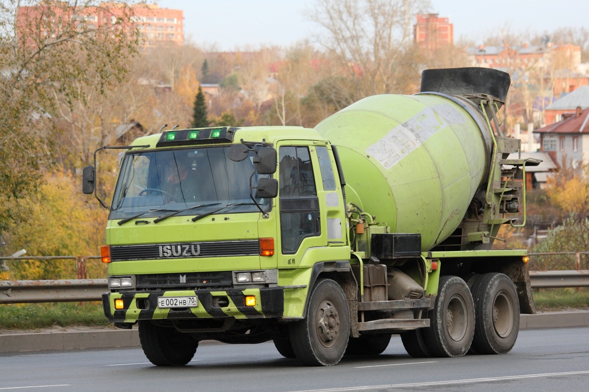 Томская область, № Е 002 НВ 70 — Isuzu (общая модель)