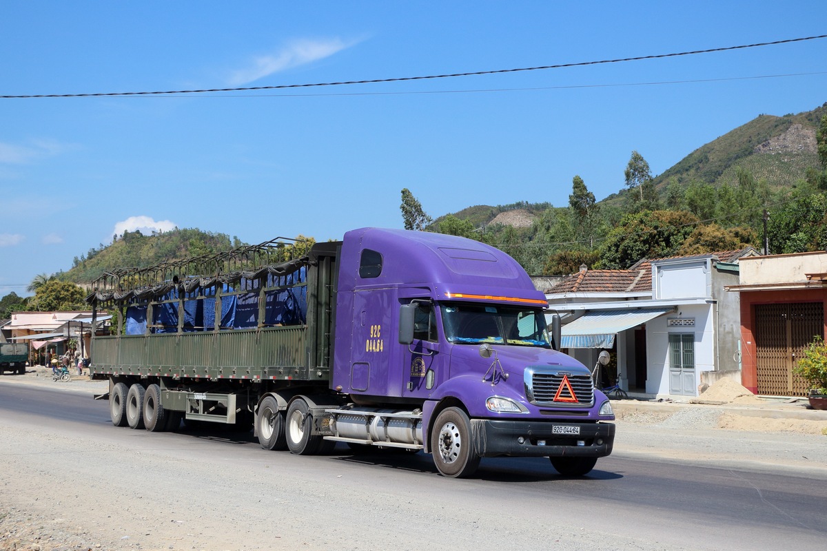 Вьетнам, № 92C-044.64 — Freightliner Columbia