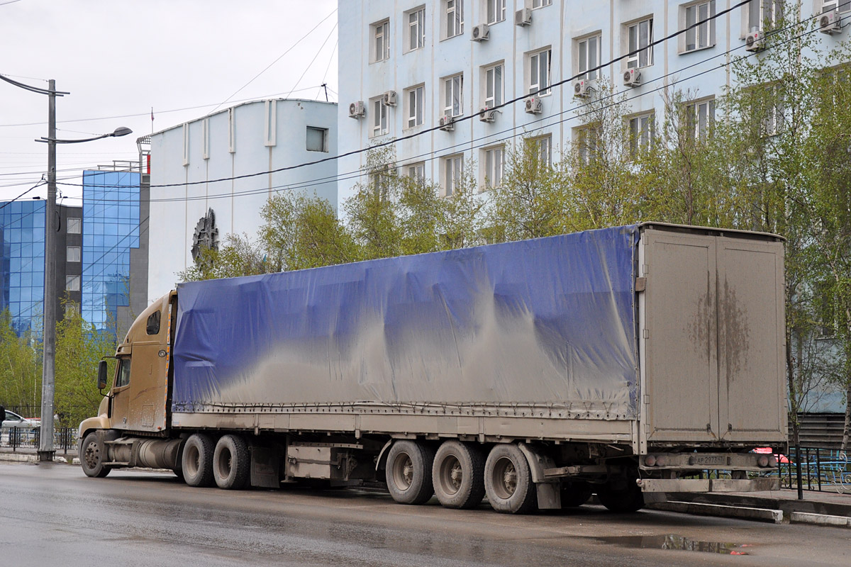 Ленинградская область, № У 246 АР 47 — Freightliner Century Class