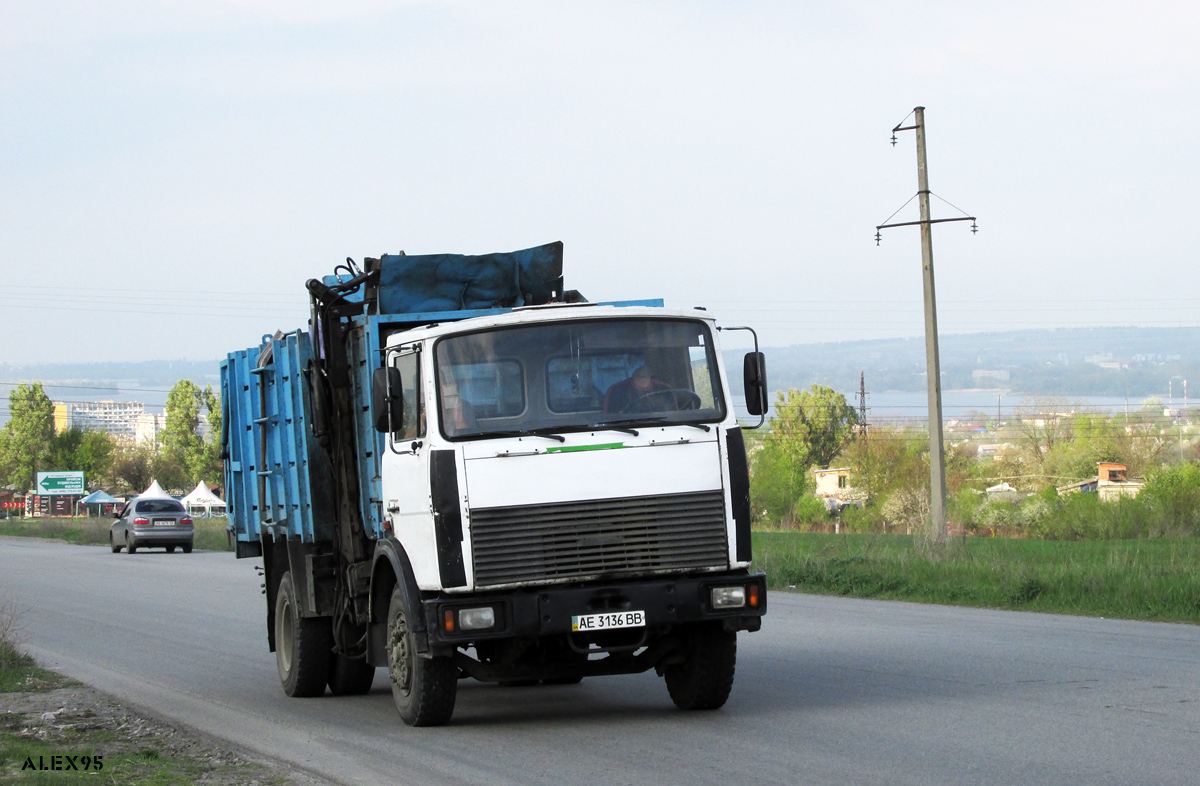 Днепропетровская область, № АЕ 3136 ВВ — МАЗ-533702