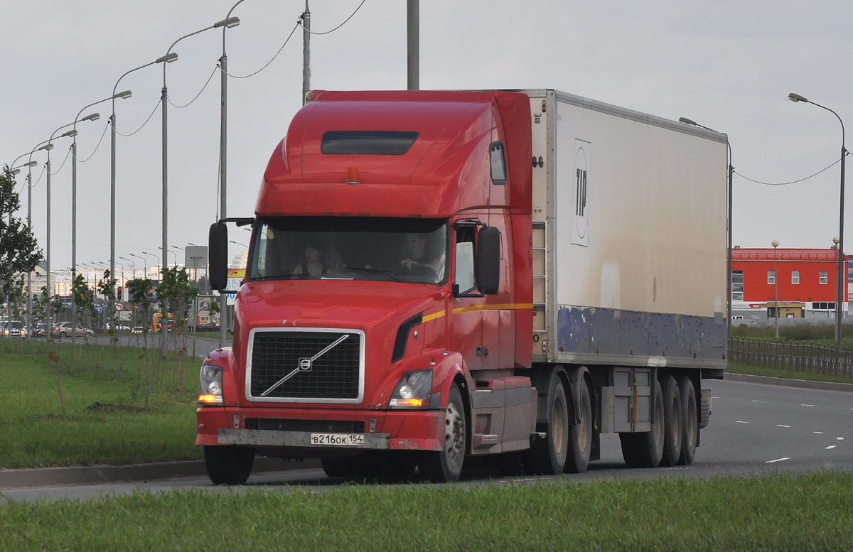 Новосибирская область, № В 216 ОК 154 — Volvo VNL670