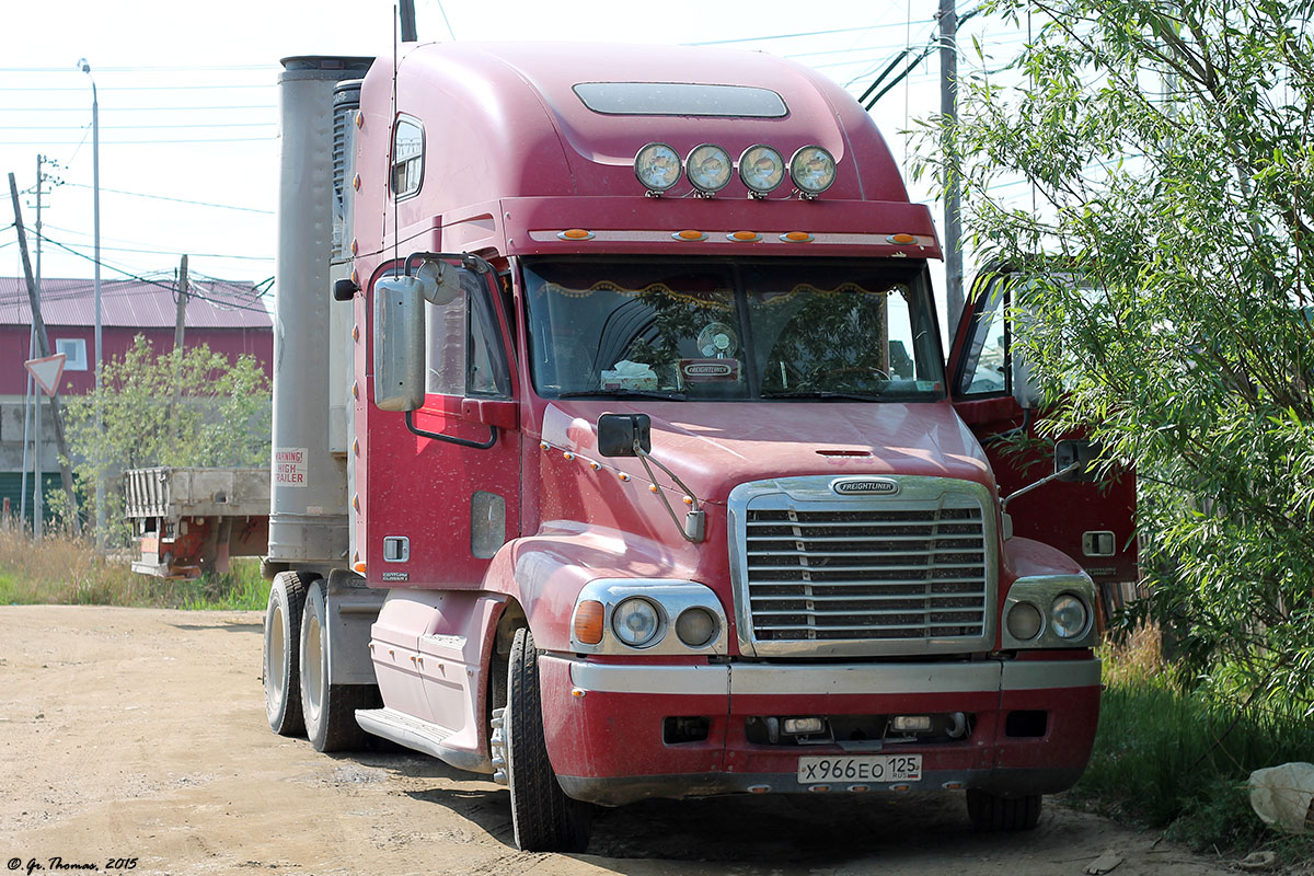 Приморский край, № Х 966 ЕО 125 — Freightliner Century Class