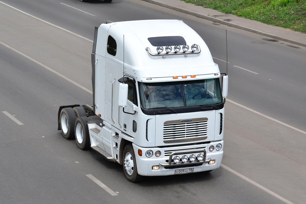 Пензенская область, № О 009 НС 58 — Freightliner Argosy