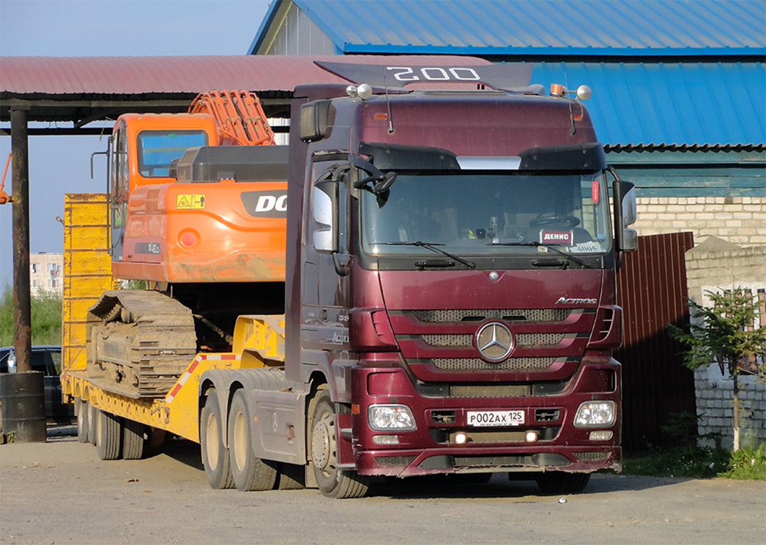 Приморский край, № Р 002 АХ 125 — Mercedes-Benz Actros ('2009)