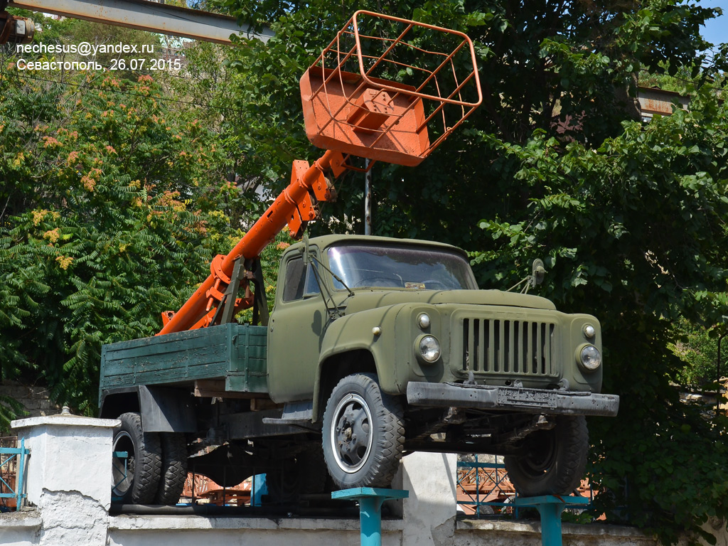 Севастополь, № (92) Б/Н 0005 — ГАЗ-52-01; Севастополь — Автомобили на постаментах; Техника на постаментах, памятники (Севастополь)