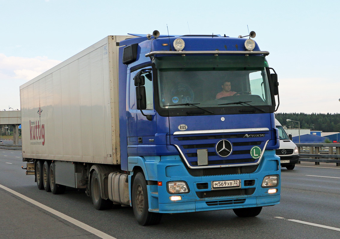 Брянская область, № М 569 ХВ 32 — Mercedes-Benz Actros ('2003) 1846