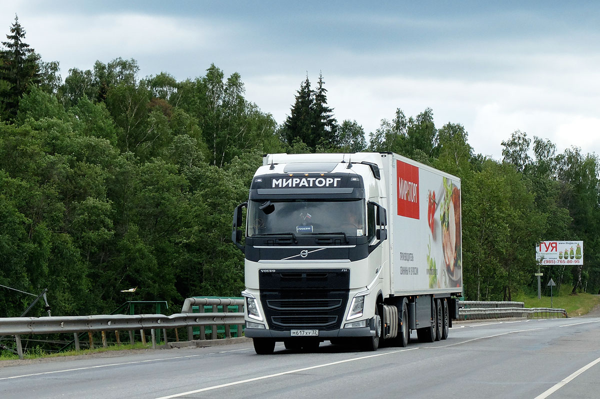 Брянская область, № М 617 ХУ 32 — Volvo ('2012) FH.420 [X9P]