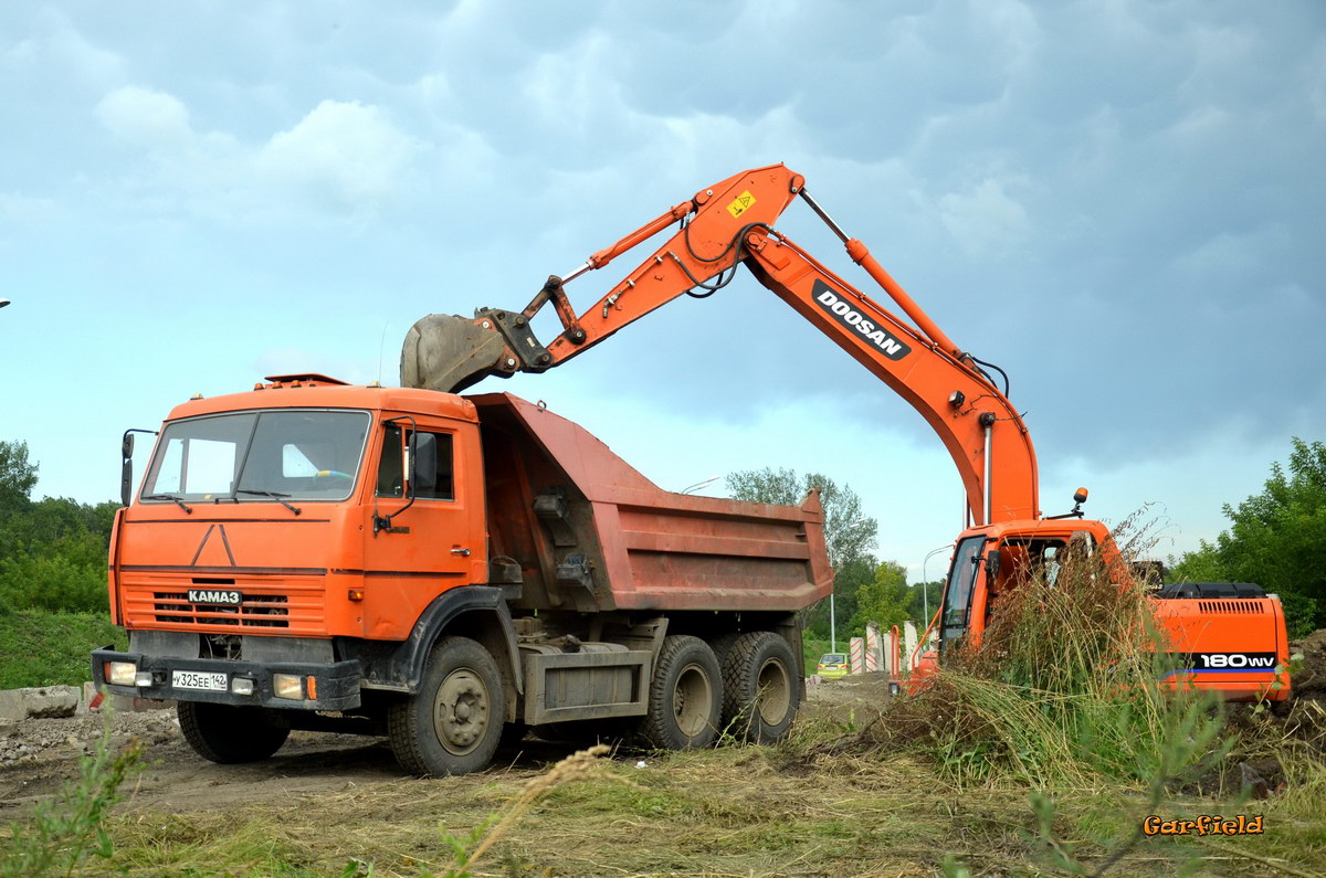 Кемеровская область, № У 325 ЕЕ 142 — КамАЗ-55111-15 [55111R]