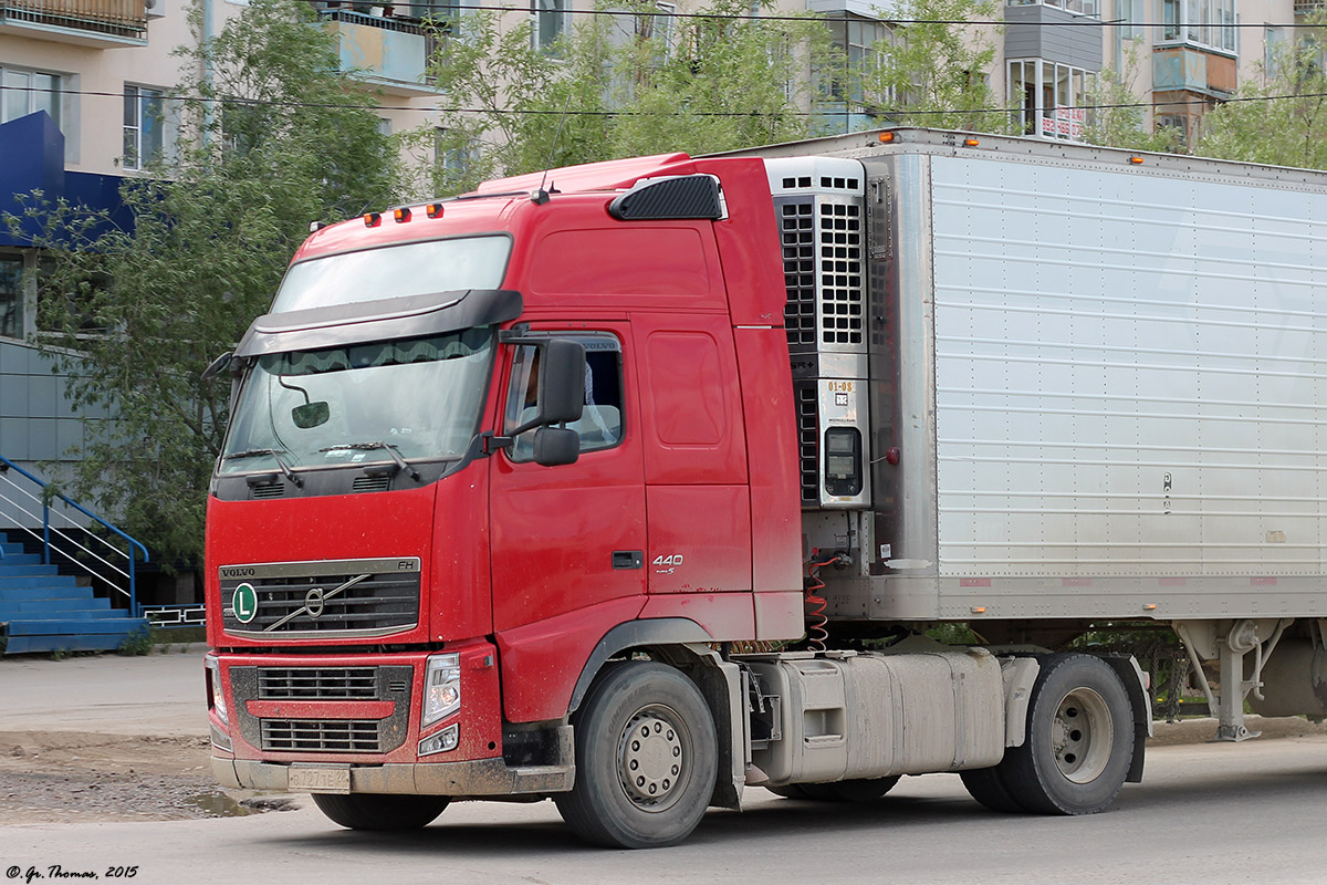 Амурская область, № В 727 ТЕ 28 — Volvo ('2008) FH.440