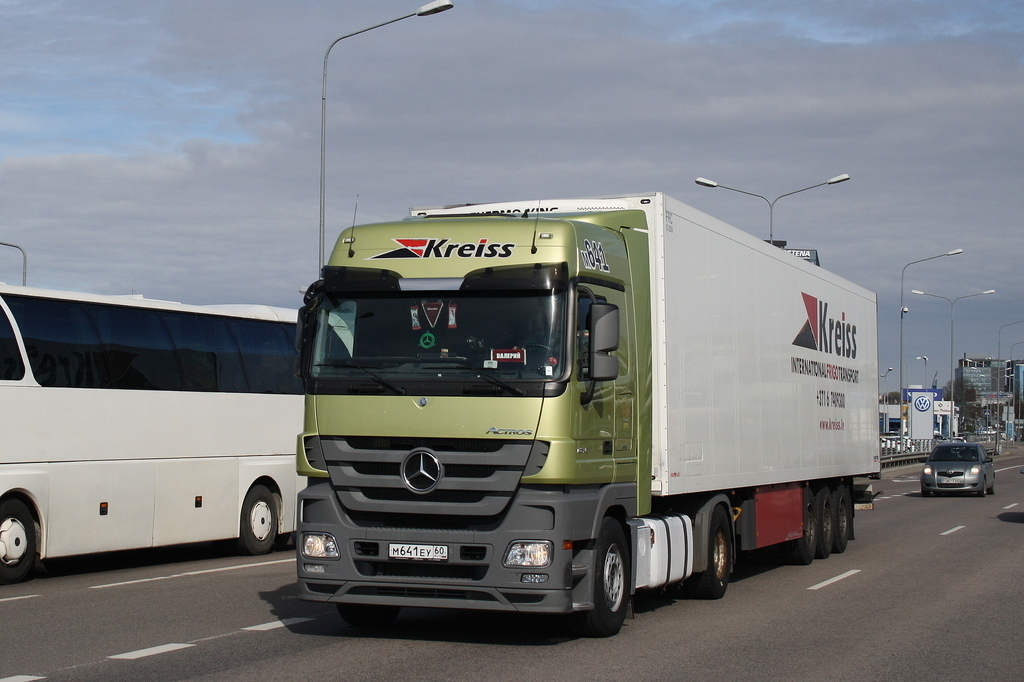 Псковская область, № М 641 ЕУ 60 — Mercedes-Benz Actros ('2009) 1846