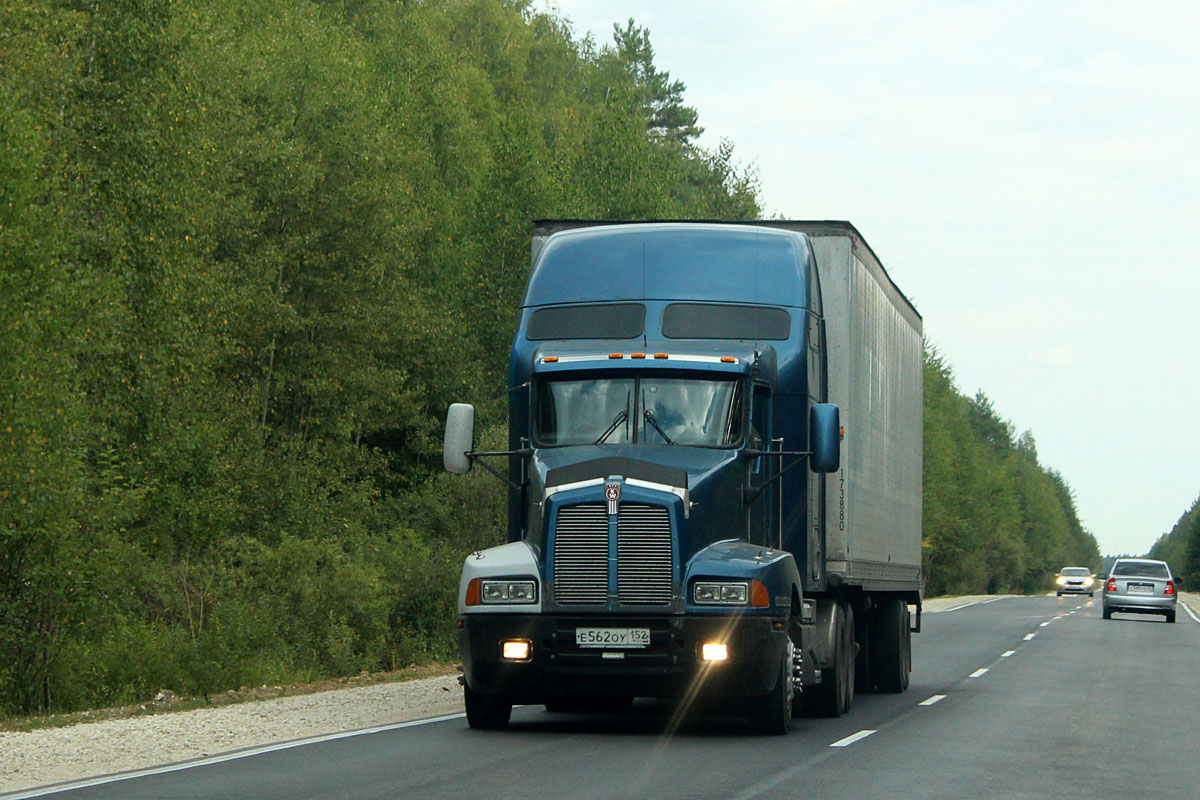 Нижегородская область, № Е 562 ОУ 152 — Kenworth T600