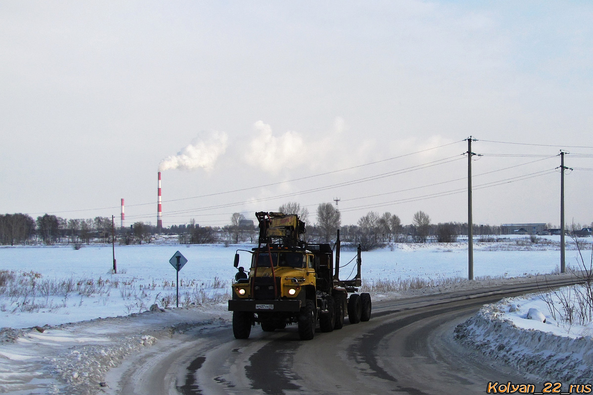 Алтайский край, № М 437 УН 22 — Урал-5557