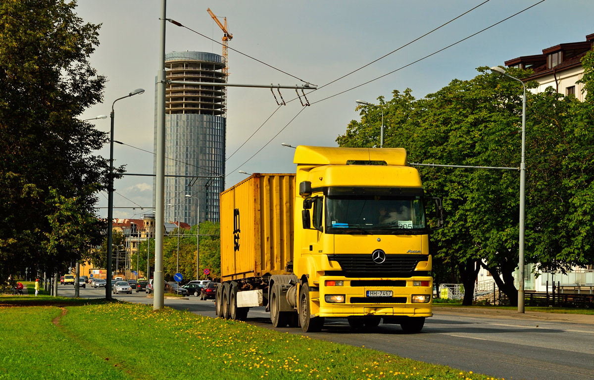 Латвия, № HH-7467 — Mercedes-Benz Axor 1835